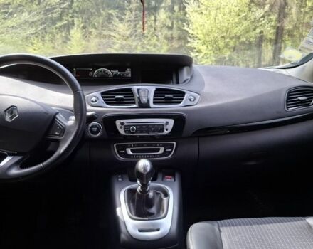 Серый Рено Меган, объемом двигателя 0 л и пробегом 278 тыс. км за 9600 $, фото 6 на Automoto.ua