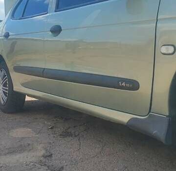 Рено Меган 2003 в Коростене на Automoto.ua Серый Рено Меган, объемом двигателя 1.39 л и пробегом 303 тыс. км за 3200 $, фото 1 на Automoto.ua