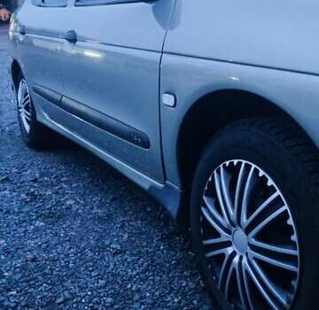 Рено Меган 2003 в Коростене на Automoto.ua Серый Рено Меган, объемом двигателя 1.39 л и пробегом 303 тыс. км за 3200 $, фото 2 на Automoto.ua