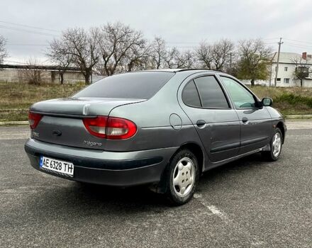 Серый Рено Меган, объемом двигателя 1.4 л и пробегом 260 тыс. км за 2100 $, фото 2 на Automoto.ua