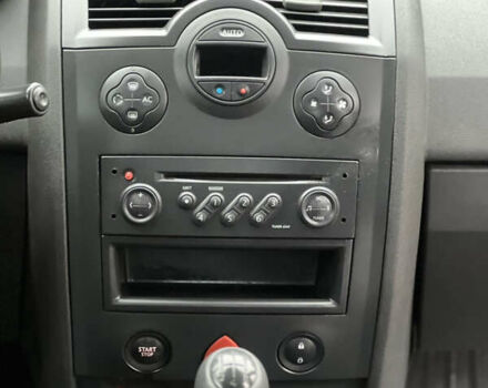 Серый Рено Меган, объемом двигателя 1.6 л и пробегом 240 тыс. км за 3600 $, фото 11 на Automoto.ua