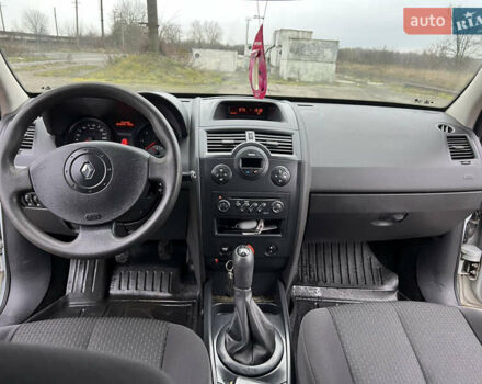 Сірий Рено Меган, об'ємом двигуна 1.6 л та пробігом 240 тис. км за 3950 $, фото 11 на Automoto.ua
