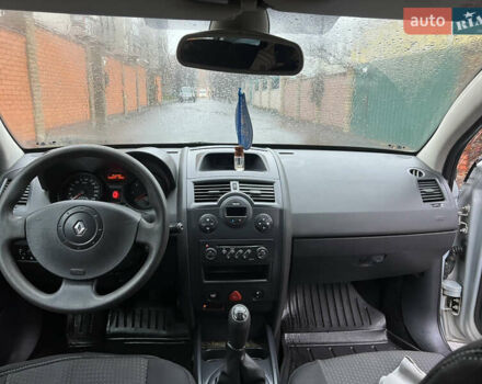 Серый Рено Меган, объемом двигателя 1.6 л и пробегом 240 тыс. км за 3600 $, фото 10 на Automoto.ua