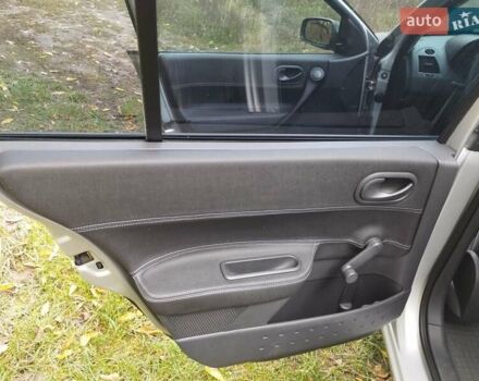 Рено Меган 2005 в Смеле на Automoto.ua Серый Рено Меган, объемом двигателя 1.39 л и пробегом 157 тыс. км за 4900 $, фото 14 на Automoto.ua