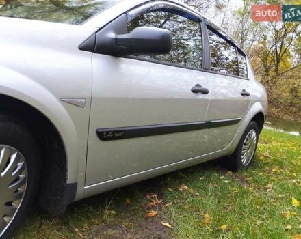 Рено Меган 2005 в Смеле на Automoto.ua Серый Рено Меган, объемом двигателя 1.39 л и пробегом 157 тыс. км за 4900 $, фото 5 на Automoto.ua