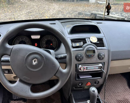 Рено Меган 2007 в Киеве на Automoto.ua Серый Рено Меган, объемом двигателя 1.6 л и пробегом 227 тыс. км за 5300 $, фото 14 на Automoto.ua