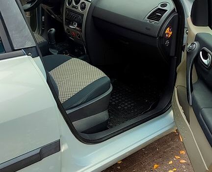 Сірий Рено Меган, об'ємом двигуна 1.6 л та пробігом 256 тис. км за 4500 $, фото 4 на Automoto.ua