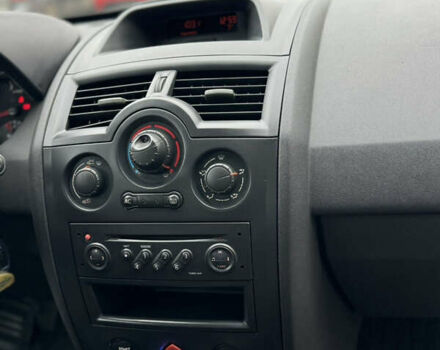 Серый Рено Меган, объемом двигателя 1.6 л и пробегом 300 тыс. км за 3850 $, фото 33 на Automoto.ua