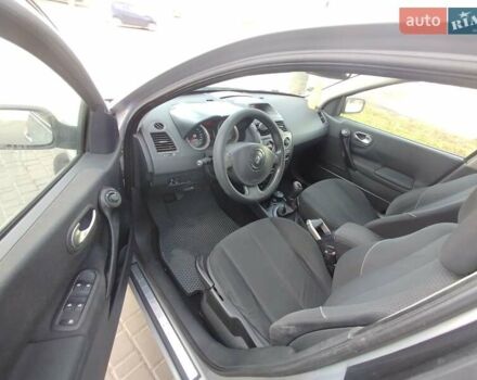 Рено Меган 2004 у Первомайськ на Automoto.ua Сірий Рено Меган, об'ємом двигуна 1.6 л та пробігом 233 тис. км за 4500 $, фото 36 на Automoto.ua