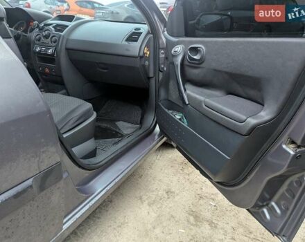 Сірий Рено Меган, об'ємом двигуна 1.6 л та пробігом 275 тис. км за 4399 $, фото 7 на Automoto.ua