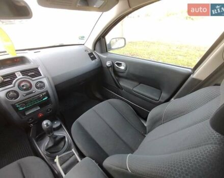 Рено Меган 2004 у Первомайськ на Automoto.ua Сірий Рено Меган, об'ємом двигуна 1.6 л та пробігом 233 тис. км за 4500 $, фото 28 на Automoto.ua