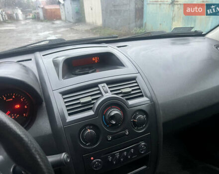 Серый Рено Меган, объемом двигателя 1.39 л и пробегом 207 тыс. км за 4600 $, фото 49 на Automoto.ua