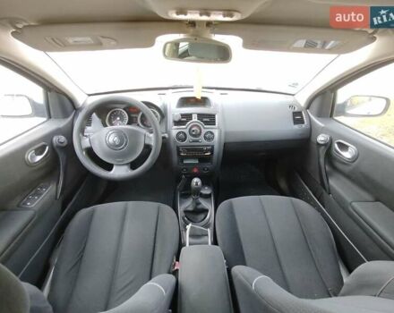 Рено Меган 2004 у Первомайськ на Automoto.ua Сірий Рено Меган, об'ємом двигуна 1.6 л та пробігом 233 тис. км за 4500 $, фото 25 на Automoto.ua