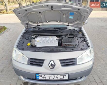 Рено Меган 2004 у Первомайськ на Automoto.ua Сірий Рено Меган, об'ємом двигуна 1.6 л та пробігом 233 тис. км за 4500 $, фото 15 на Automoto.ua