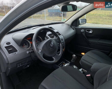 Серый Рено Меган, объемом двигателя 1.6 л и пробегом 158 тыс. км за 3999 $, фото 16 на Automoto.ua