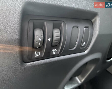 Серый Рено Меган, объемом двигателя 1.6 л и пробегом 158 тыс. км за 3999 $, фото 17 на Automoto.ua