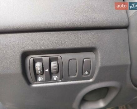 Рено Меган 2004 у Первомайськ на Automoto.ua Сірий Рено Меган, об'ємом двигуна 1.6 л та пробігом 233 тис. км за 4500 $, фото 31 на Automoto.ua