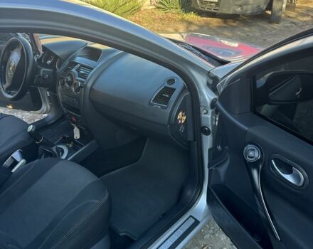 Рено Меган 2005 в Славянске на Automoto.ua Серый Рено Меган, объемом двигателя 0 л и пробегом 261 тыс. км за 4300 $, фото 1 на Automoto.ua