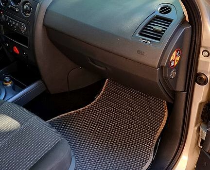 Серый Рено Меган, объемом двигателя 1.9 л и пробегом 331 тыс. км за 4740 $, фото 3 на Automoto.ua