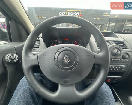 Серый Рено Меган, объемом двигателя 1.6 л и пробегом 197 тыс. км за 5300 $, фото 21 на Automoto.ua