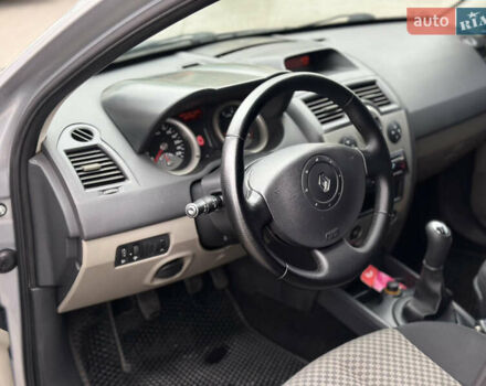 Серый Рено Меган, объемом двигателя 1.6 л и пробегом 215 тыс. км за 4900 $, фото 11 на Automoto.ua