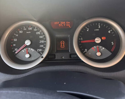 Серый Рено Меган, объемом двигателя 1.9 л и пробегом 237 тыс. км за 2600 $, фото 16 на Automoto.ua