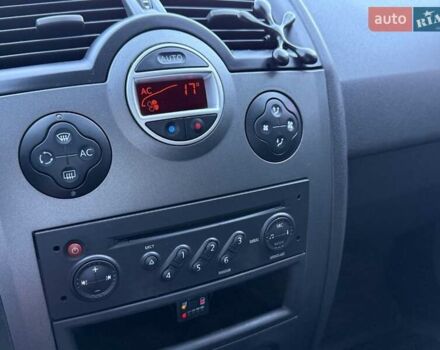 Серый Рено Меган, объемом двигателя 1.6 л и пробегом 317 тыс. км за 4700 $, фото 35 на Automoto.ua