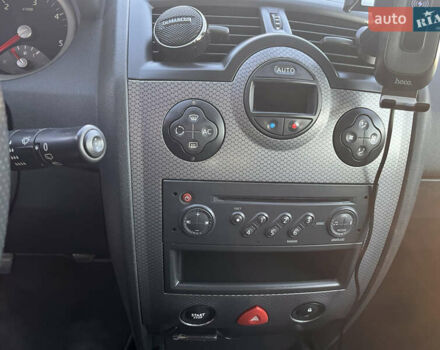 Серый Рено Меган, объемом двигателя 1.9 л и пробегом 237 тыс. км за 2600 $, фото 13 на Automoto.ua