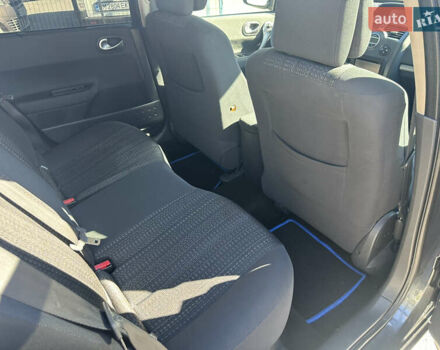 Рено Меган 2006 у Нежине на Automoto.ua Сірий Рено Меган, об'ємом двигуна 1.6 л та пробігом 243 тис. км за 5900 $, фото 25 на Automoto.ua