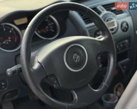 Серый Рено Меган, объемом двигателя 2 л и пробегом 280 тыс. км за 4700 $, фото 7 на Automoto.ua