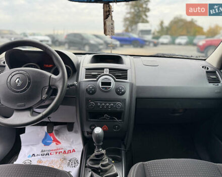 Рено Меган 2006 у Тернополі на Automoto.ua Сірий Рено Меган, об'ємом двигуна 2 л та пробігом 250 тис. км за 4600 $, фото 52 на Automoto.ua