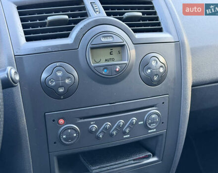 Серый Рено Меган, объемом двигателя 1.6 л и пробегом 248 тыс. км за 4900 $, фото 12 на Automoto.ua