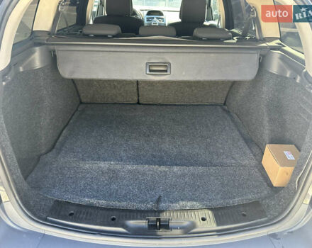 Рено Меган 2006 у Нежине на Automoto.ua Сірий Рено Меган, об'ємом двигуна 1.6 л та пробігом 243 тис. км за 5900 $, фото 27 на Automoto.ua