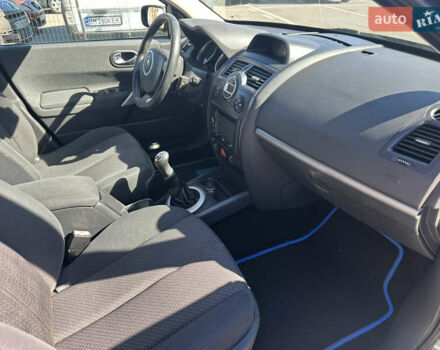 Рено Меган 2006 у Нежине на Automoto.ua Сірий Рено Меган, об'ємом двигуна 1.6 л та пробігом 243 тис. км за 5900 $, фото 19 на Automoto.ua