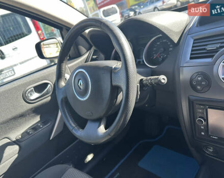 Рено Меган 2006 у Нежине на Automoto.ua Сірий Рено Меган, об'ємом двигуна 1.6 л та пробігом 243 тис. км за 5900 $, фото 22 на Automoto.ua