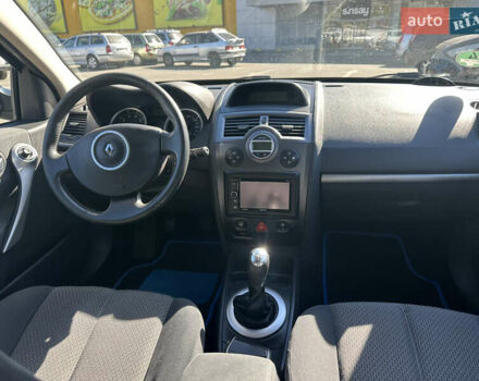 Рено Меган 2006 у Нежине на Automoto.ua Сірий Рено Меган, об'ємом двигуна 1.6 л та пробігом 243 тис. км за 5900 $, фото 26 на Automoto.ua