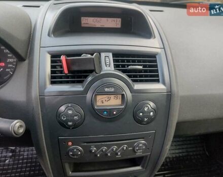 Сірий Рено Меган, об'ємом двигуна 1.46 л та пробігом 314 тис. км за 4000 $, фото 5 на Automoto.ua