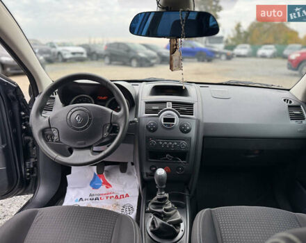 Рено Меган 2006 у Тернополі на Automoto.ua Сірий Рено Меган, об'ємом двигуна 2 л та пробігом 250 тис. км за 4600 $, фото 51 на Automoto.ua