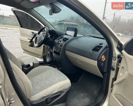 Серый Рено Меган, объемом двигателя 1.6 л и пробегом 281 тыс. км за 4800 $, фото 25 на Automoto.ua