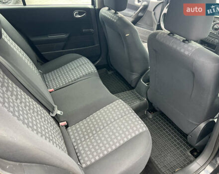 Рено Меган 2007 в Кривом Роге на Automoto.ua Серый Рено Меган, объемом двигателя 1.46 л и пробегом 290 тыс. км за 5500 $, фото 11 на Automoto.ua