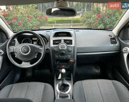 Рено Меган 2007 в Виннице на Automoto.ua Серый Рено Меган, объемом двигателя 1.6 л и пробегом 178 тыс. км за 5850 $, фото 48 на Automoto.ua