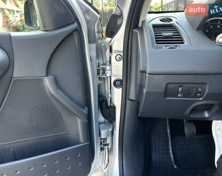 Рено Меган 2007 в Виннице на Automoto.ua Серый Рено Меган, объемом двигателя 1.6 л и пробегом 178 тыс. км за 5850 $, фото 57 на Automoto.ua