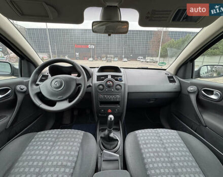 Серый Рено Меган, объемом двигателя 1.6 л и пробегом 193 тыс. км за 5000 $, фото 11 на Automoto.ua