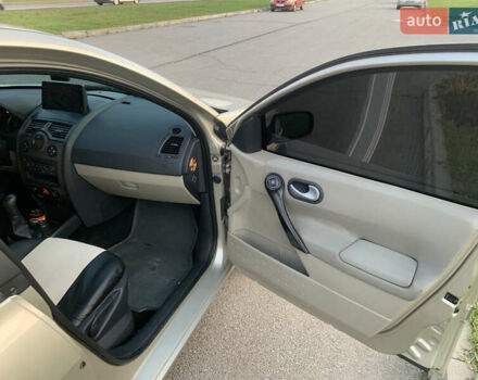 Серый Рено Меган, объемом двигателя 1.6 л и пробегом 281 тыс. км за 4500 $, фото 10 на Automoto.ua