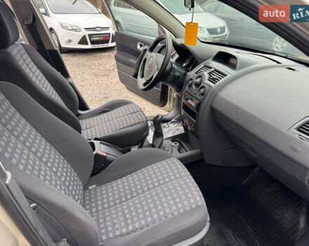 Серый Рено Меган, объемом двигателя 1.6 л и пробегом 236 тыс. км за 5200 $, фото 19 на Automoto.ua