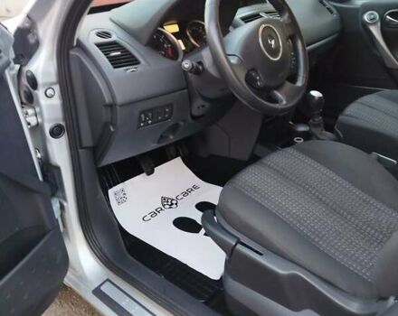 Серый Рено Меган, объемом двигателя 2 л и пробегом 162 тыс. км за 6299 $, фото 92 на Automoto.ua