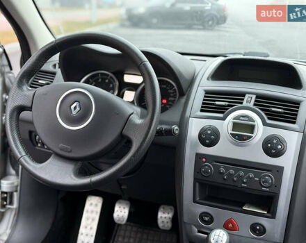 Серый Рено Меган, объемом двигателя 1.6 л и пробегом 213 тыс. км за 5100 $, фото 30 на Automoto.ua