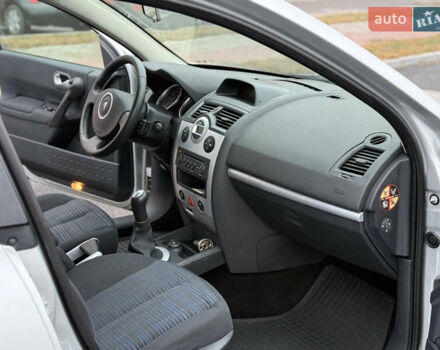 Серый Рено Меган, объемом двигателя 1.6 л и пробегом 213 тыс. км за 5100 $, фото 26 на Automoto.ua