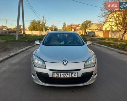 Рено Меган 2009 в Николаеве на Automoto.ua Серый Рено Меган, объемом двигателя 1.46 л и пробегом 264 тыс. км за 6400 $, фото 1 на Automoto.ua