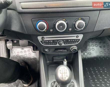 Серый Рено Меган, объемом двигателя 1.6 л и пробегом 206 тыс. км за 6850 $, фото 32 на Automoto.ua